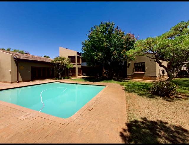 5 BEDROOM HOUSE FOR SALE IN PEBBLE ROCK GOLF VILLAGE
